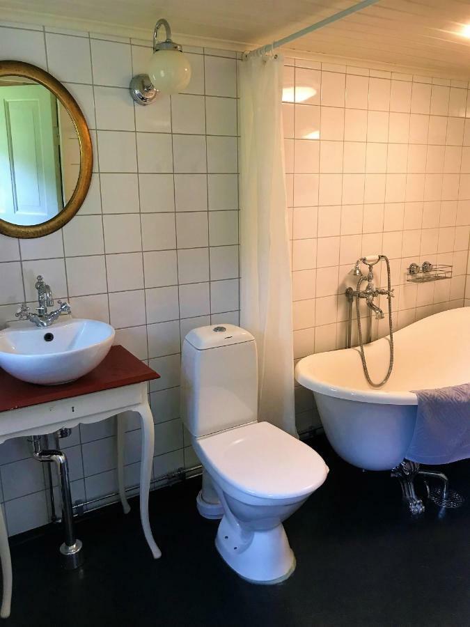 Sjoebacken Gard Bed & Breakfast Lerdala ภายนอก รูปภาพ